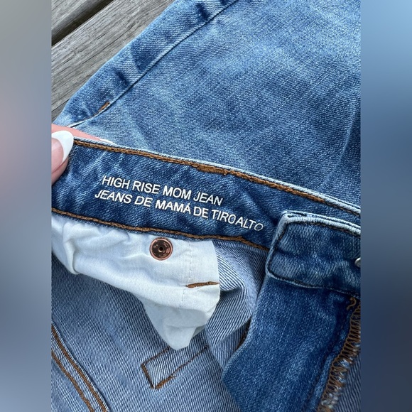 Wild Fable Size 8 Ultra High Rise Mom Jean Stretch Distressed - Picture 4 of 4